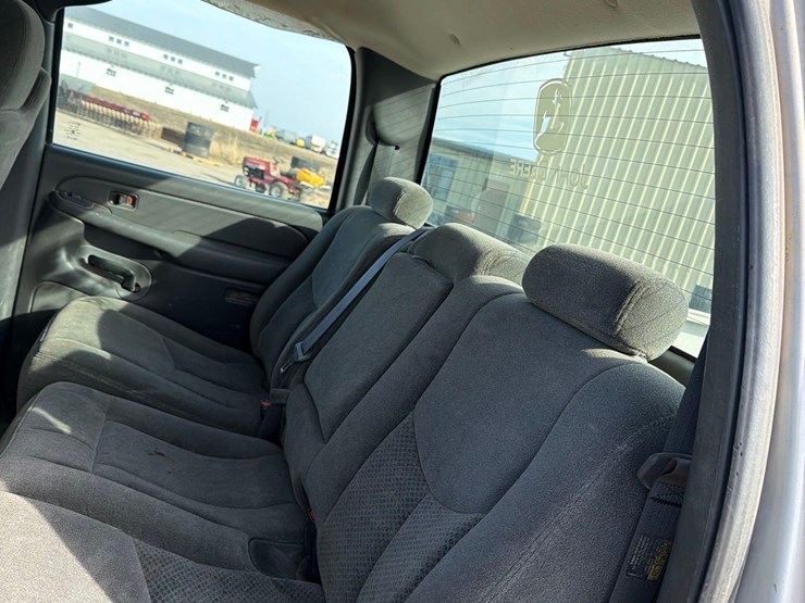 2005-chevrolet-k2500-image-28