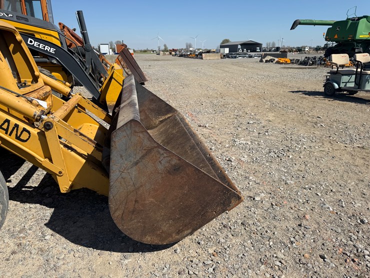 new-holland-555e-image-36