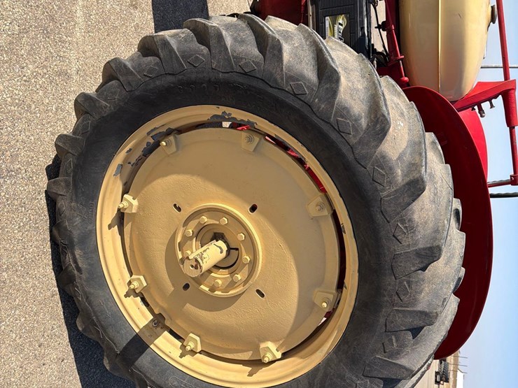 black-hawk-tractor-image-12