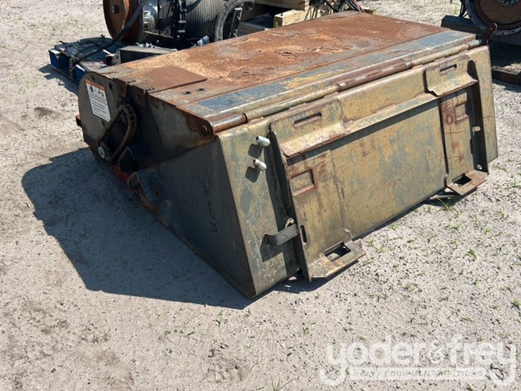 bobcat-78"-box-sweeper-image-2