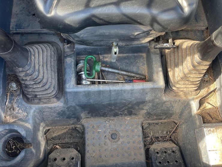 2017-deere-320e-image-24