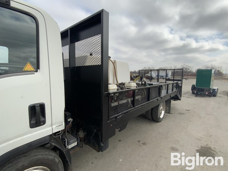 2013-isuzu-nrr-image-15