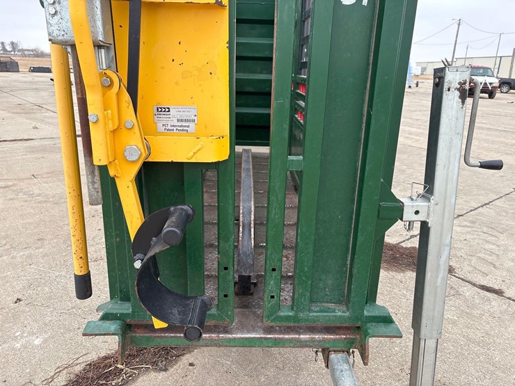 arrowquip-q-catch-86-series-chute-w/-sweep-tub-image-22