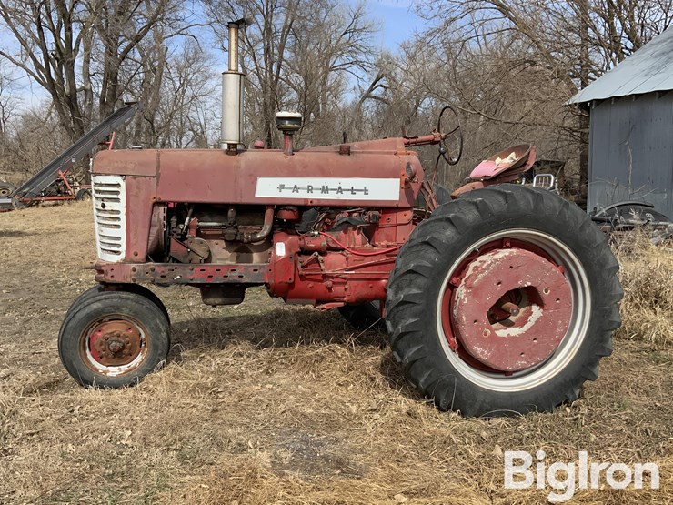 1954-farmall-400-2wd-tractor-image-1