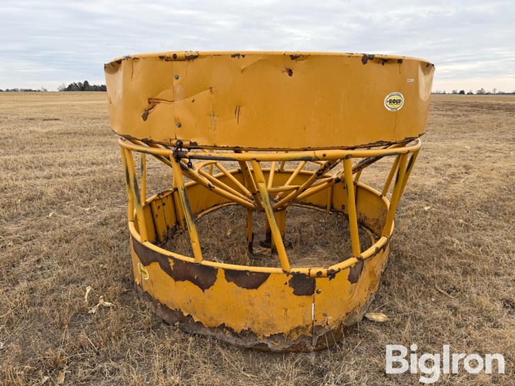 sioux-hanging-bale-feeder-image-3