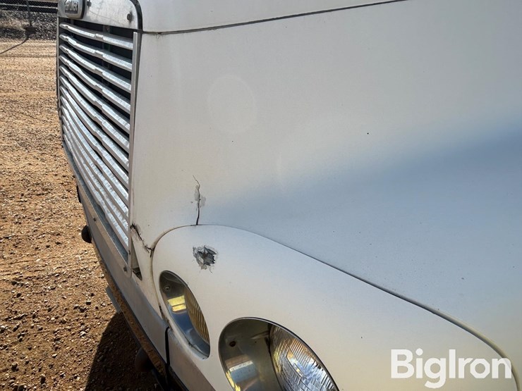 1998-freightliner-century-120-image-9