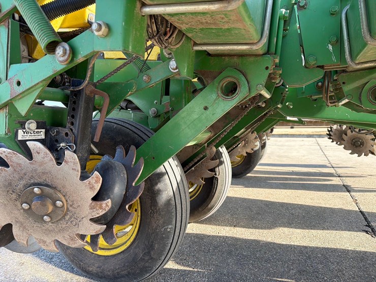 john-deere-7200-image-56