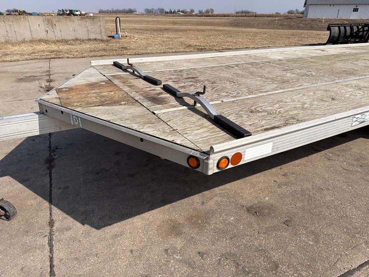 2005-newman-100”-x-22ft-snowmobile-trailer-image-11