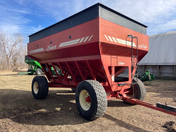 demco-650bu-posi-flow-gravity-wagon—1-owner-image-3