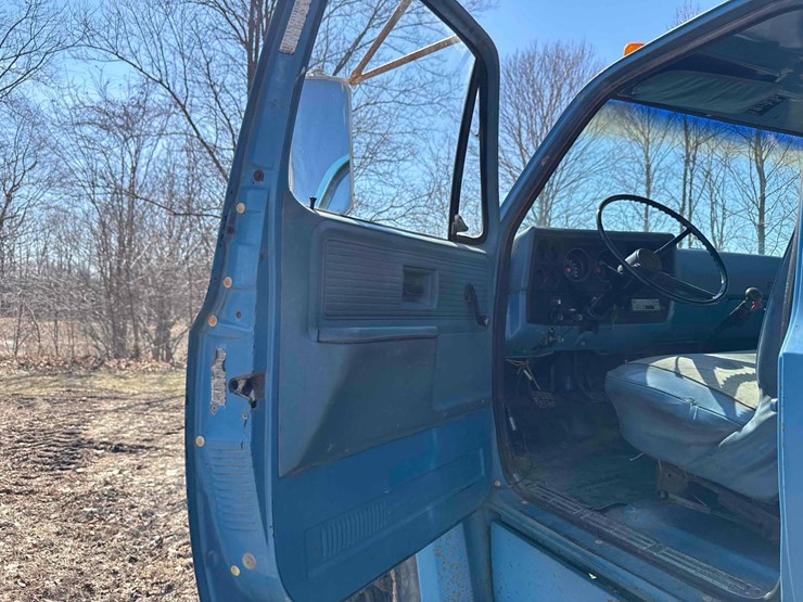 1977-chevrolet-custom-deluxe-image-32