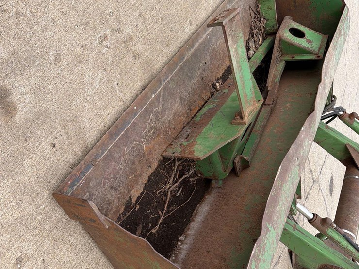 john-deere-148-image-9