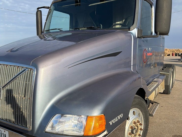 2001-volvo-vn-image-16