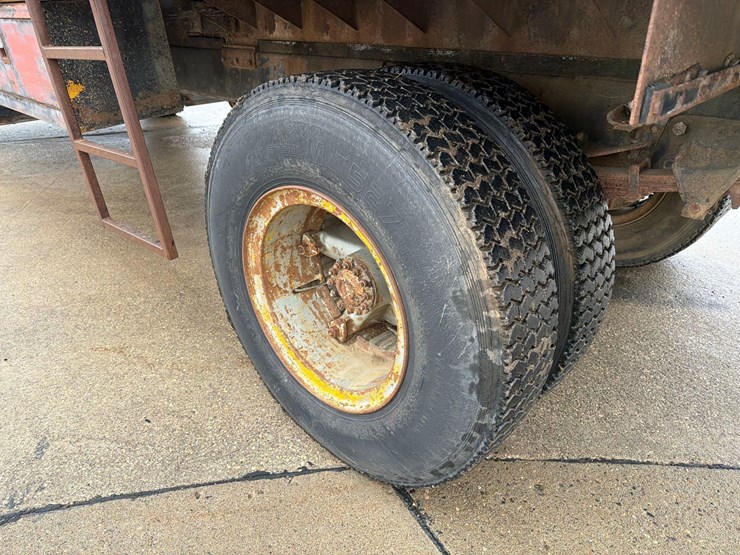 1990-ford-f700-image-8