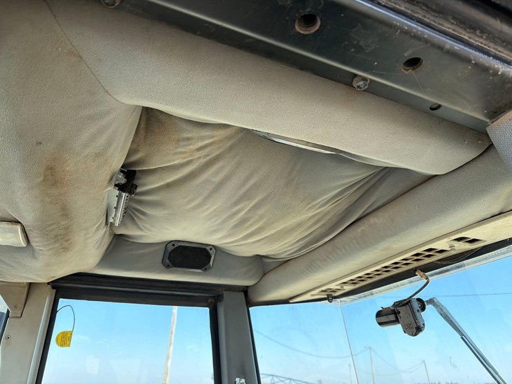 1990-versatile-946-image-61