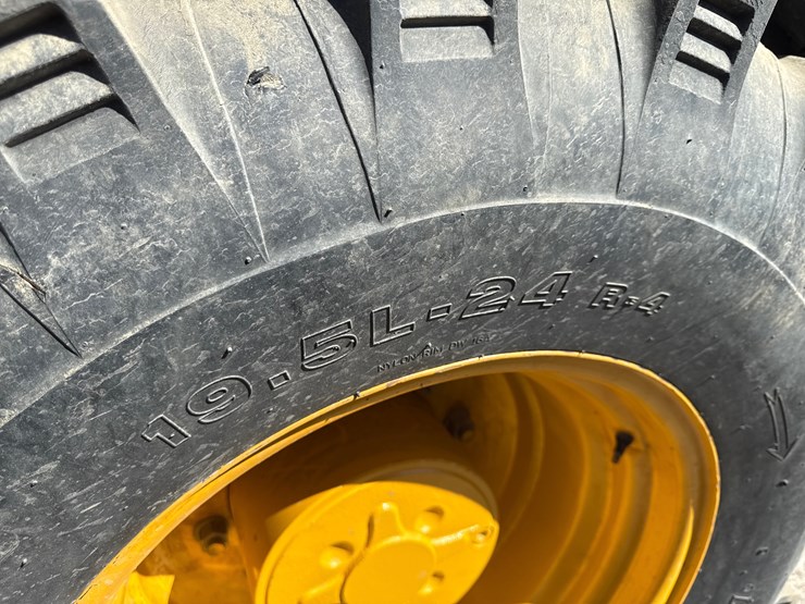 2024-deere-320-p-tier-image-18