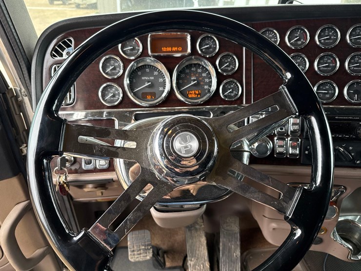 2016-peterbilt-389-image-72