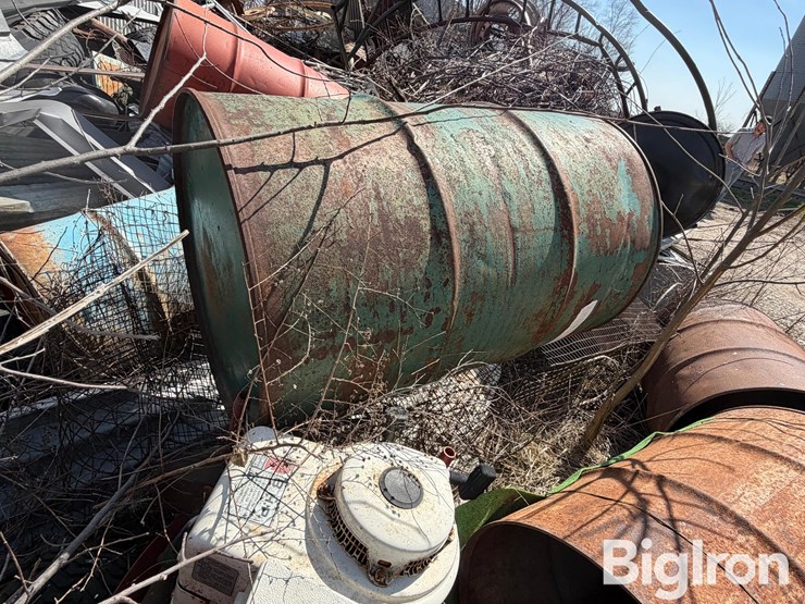 farm-scrap-metal-pile-image-8