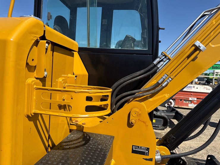 2017-caterpillar-305.5e2-image-17