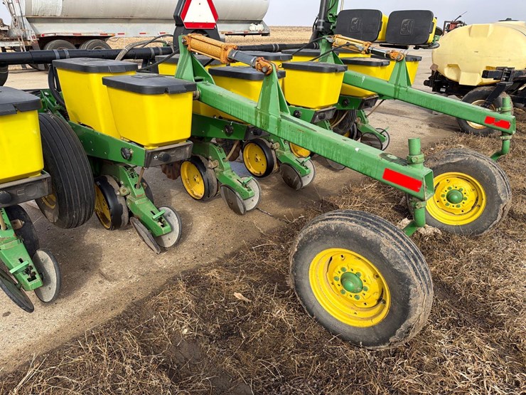 john-deere-7300-image-11