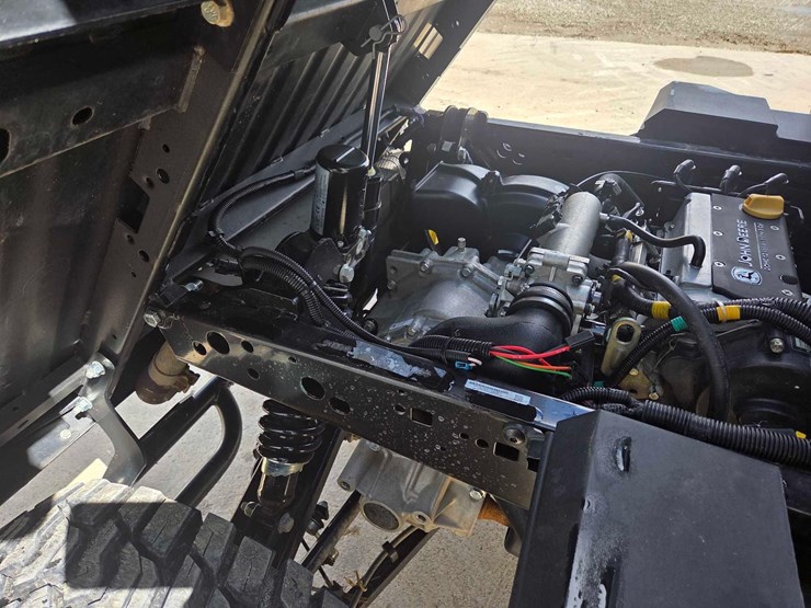 2024-john-deere-gator-image-36