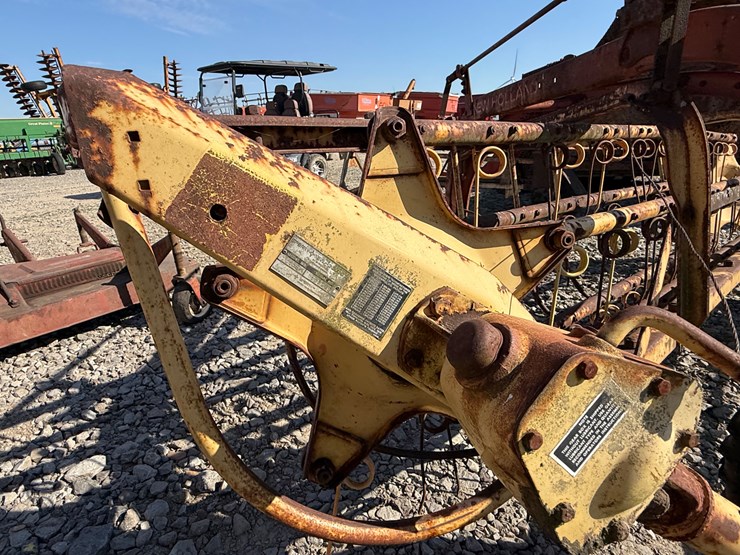 new-holland-256-image-11