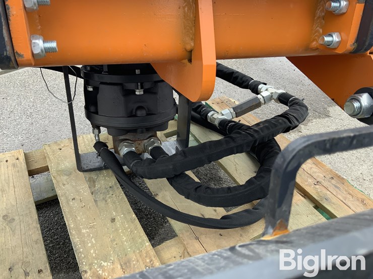 2025-massey-ferguson-730-image-13