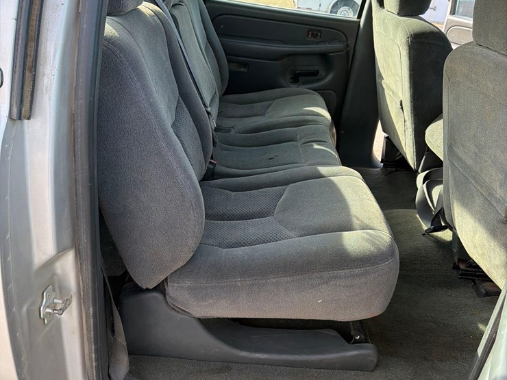 2005-chevrolet-k2500-image-42