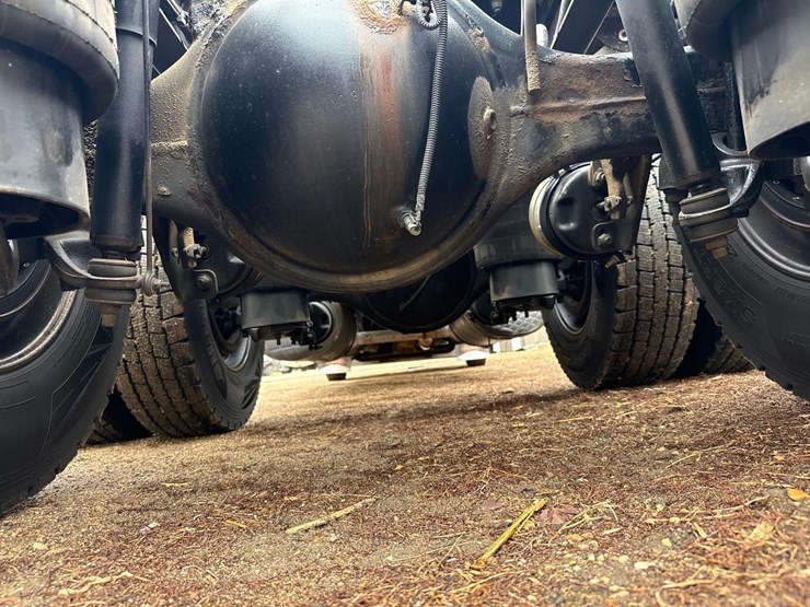 2016-peterbilt-389-image-56