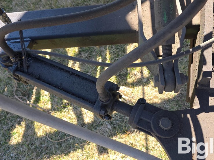 john-deere-220-image-14