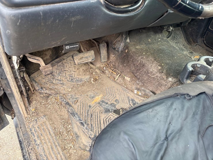 2001-chevrolet-1500-image-34