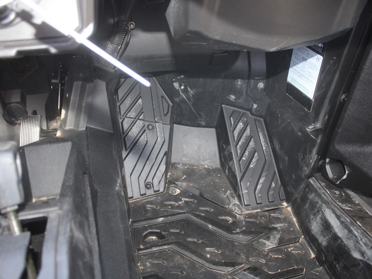 #1079-•-2022-can-am-commander-1000-with-cab-image-64