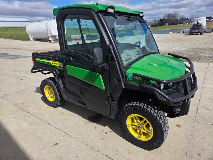2024-john-deere-gator-image-45