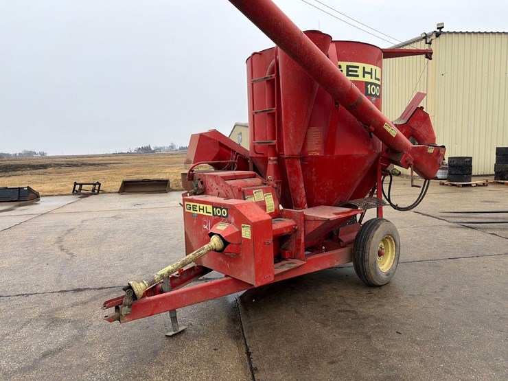 gehl-100-image-2