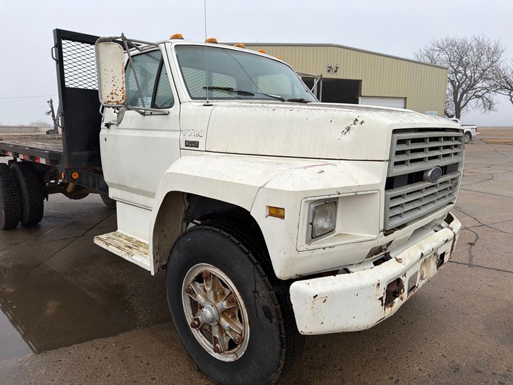 1990-ford-f700-image-17