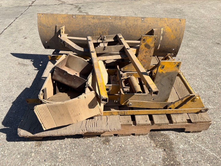 international-cub-lo-boy-image-31