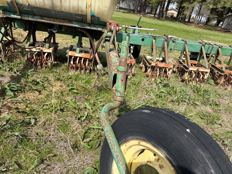 john-deere-12-image-27