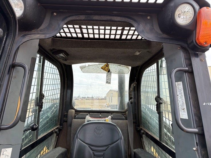 2011-new-holland-l218-image-27