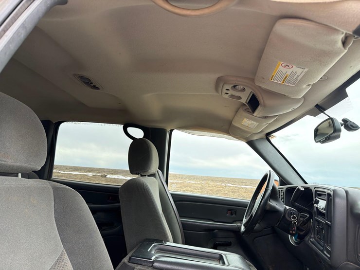 2004-chevrolet-2500-image-35