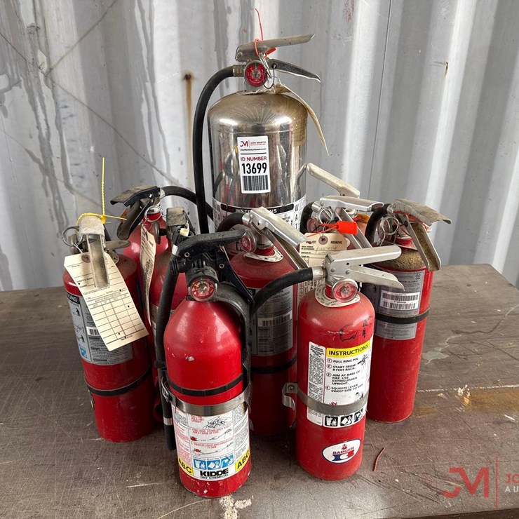 1 LOT OF FIRE EXTINGUISHERS