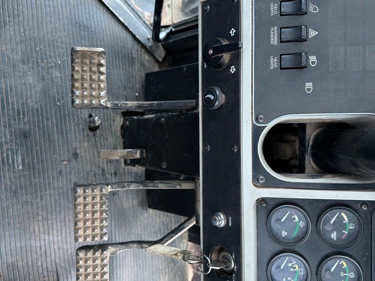 agco-white-6145-image-57