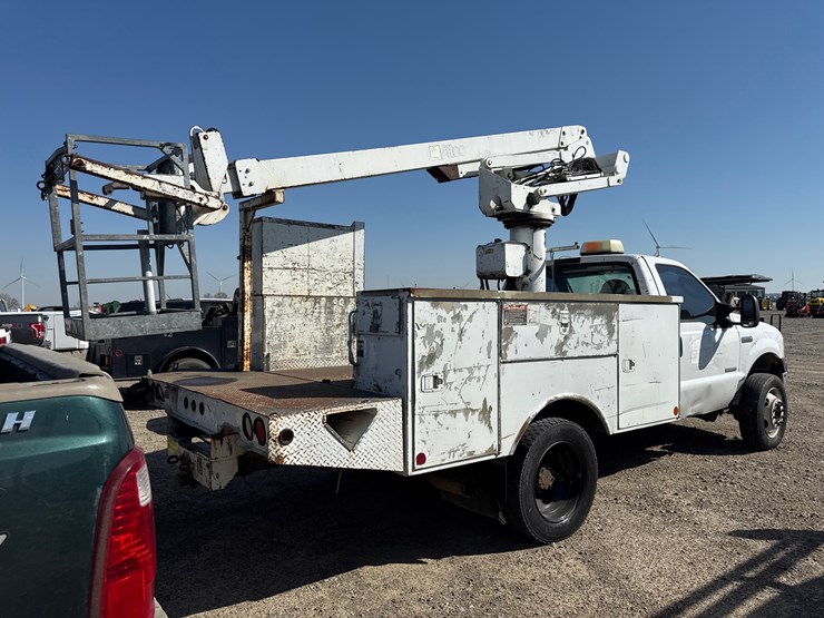 2007-ford-f550-image-3