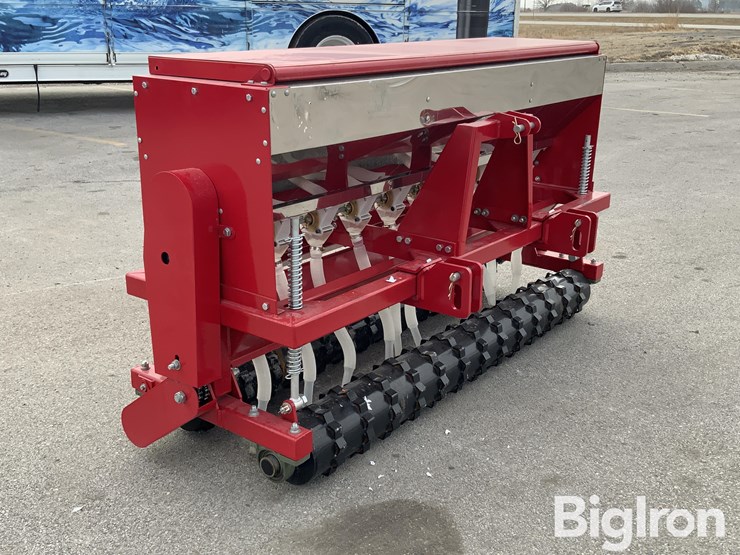 2025-massey-ferguson-730-image-3