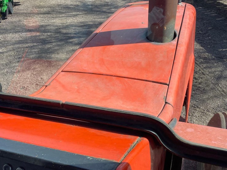 allis-chalmers-7040-2wd-tractor-image-39