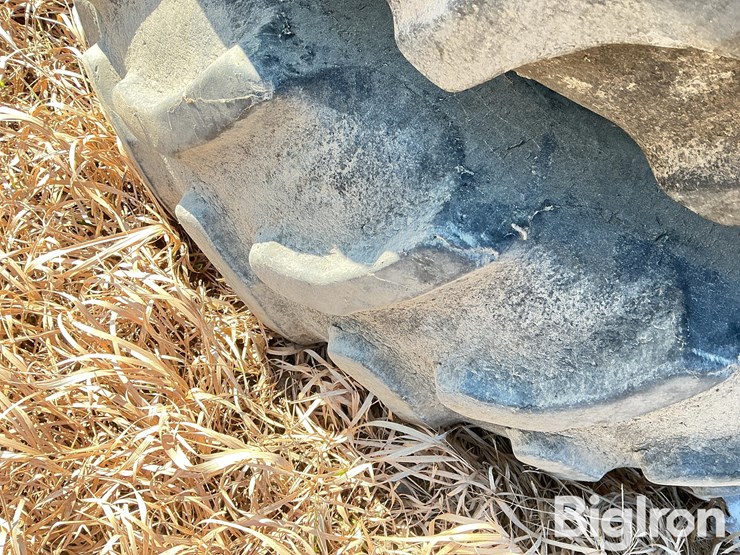 john-deere-380-image-18