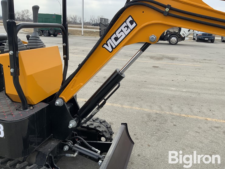 2025-massey-ferguson-730-image-19