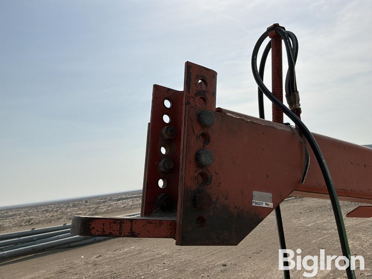 hesston-2410-image-9