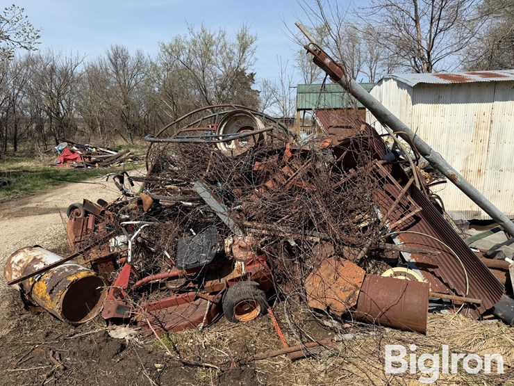 farm-scrap-metal-pile-image-2