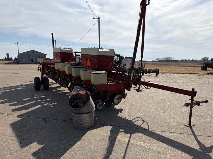 international-800-image-2