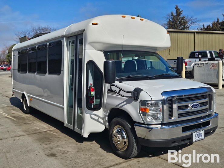 2016-ford-e450-image-3