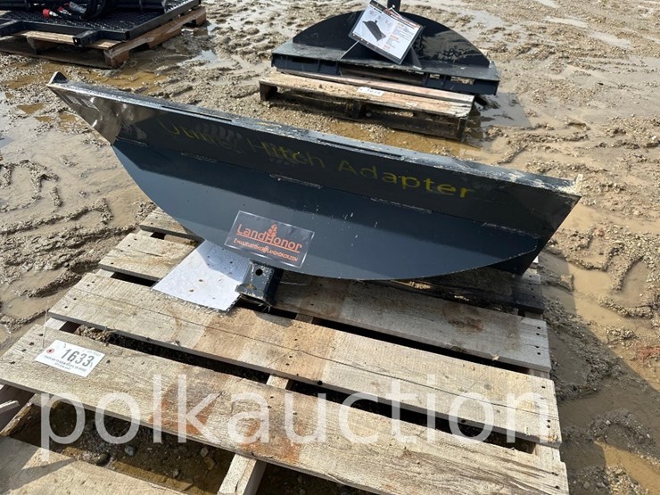 skidsteer-utility-hitch-adapter---2"-receiver-image-1